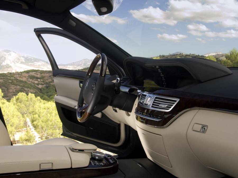  Mercedes-Benz S500 4Matic 2007 года  (фото 14 из 45)